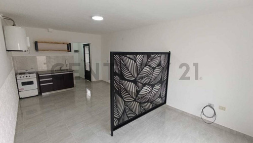 Ph En Venta Castelar Con Patio Y Cochera Apto Prefesional Y Apto Credito.
