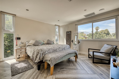 Moderna Y Eficiente Casa En Las Condes, Sector Residencial