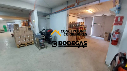 Arriendo Bodega De 984m2 C/oficina En Indepndencia