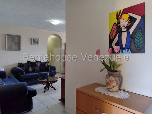 María E. Vende Cómodo Y Fresco Apartamento En Las Guacamayas, Lara#25-17031**