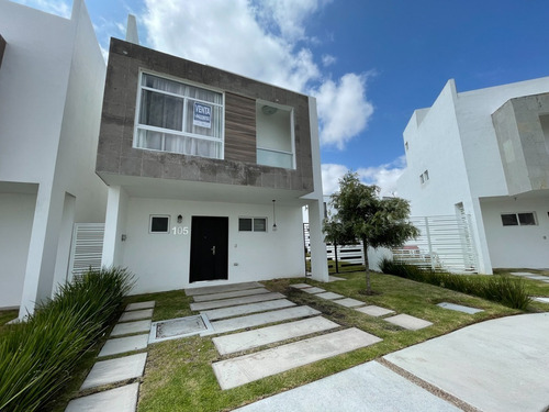 Imagen 4 de 18 de Casa En Venta Con Roof Garden En La Zona De Paseo San Junipero, Queretaro