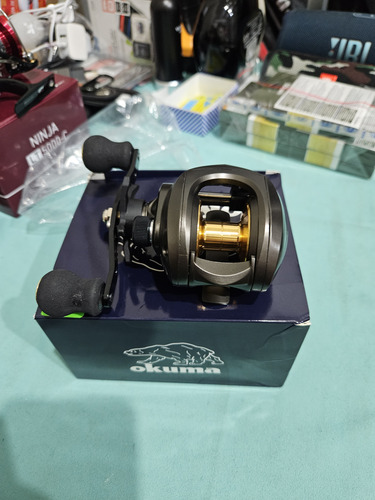 Carrete Bait Casting Okuma Ak2000
