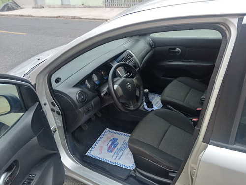 Nissan Livina 2013 1.6 Flex 5p