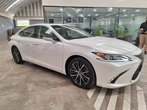 Lexus ES 4p 300H HEV L4/2.5 Aut