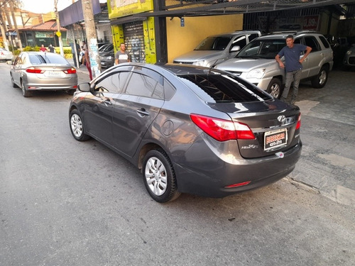Imagem 4 de 10 de Hyundai Hb20s 2015 1.6 Comfort Plus Flex 4p