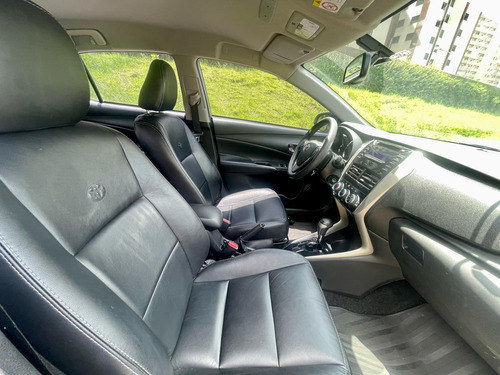 Toyota Yaris Sedán 1.5 Xl 16v Cvt 4p