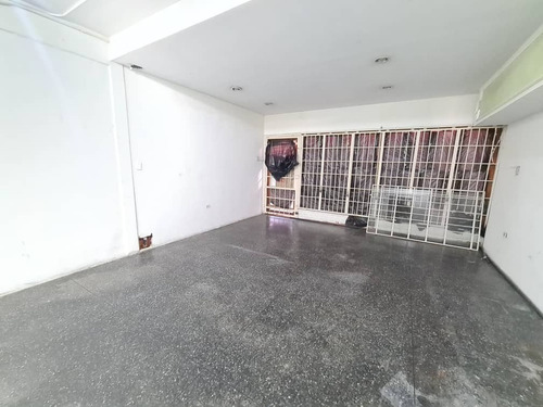 Marisol Castro Alquila Local Comercial En C.c. Paseo Las Acacias | Av. Bolívar | Valencia | A Pie De Calle | Calle 133 López Latouche | Subiendo Hacia La Cruz Roja | Inl-ka
