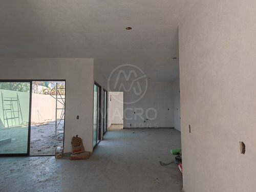 Casa En Preventa En Fracc. Real De Oaxtepec Apta A Créditos Con Alberca Y Jardin
