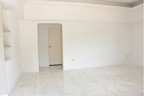 Casa 3 Amb Reciclada Con Terraza Y Quincho-permuta