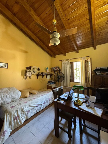 Venta Casa En Arguello. Pileta. Quincho. 3 Dormitorios