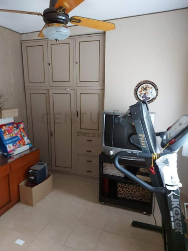 Uruguay 2729 Entre Juan B. Justo Y Gral Acha - Casa En Venta - Quilmes