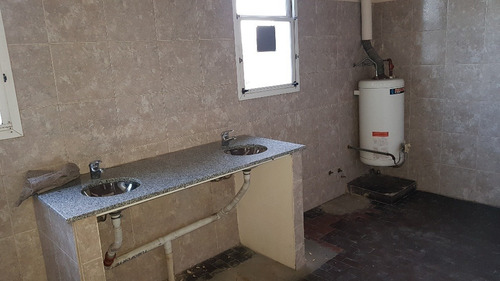 Imagen 11 de 14 de Venta, 2 Galpones En Muy Buena Zona De V. Ballester