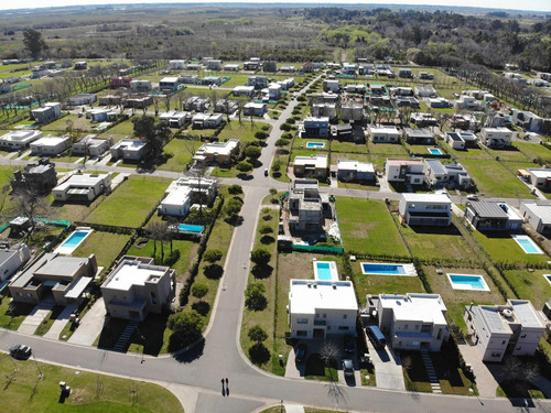 Lote Interno En Venta En Barrio Santa Sofía, Pilar Del Este.