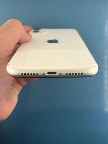 Apple Iphone 11 (64 Gb) - Branco (aparelho Com Detalhe