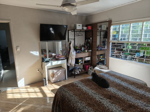 Casa Com Bar E Piscina Em Grande Terreno E Ótima Localização