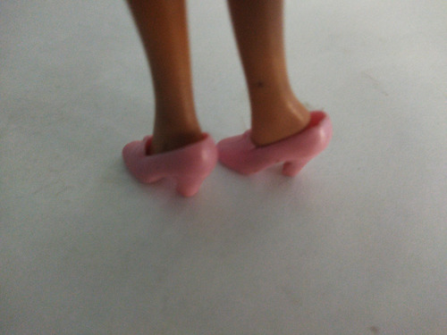 Barbie Ropa Accesorio Zapatillas Tacón Punta Rosa Claro Moño (Usado)