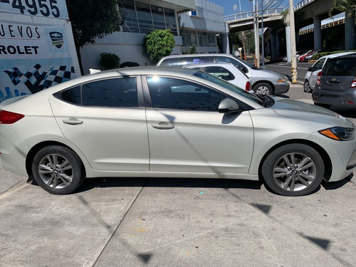 Imagen 8 de 14 de Hyundai Elantra 2018 2.0 Gls Premium At