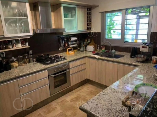 Imagen 3 de 14 de Casa En Punta Del Este, Playa Mansa. Excelente Ubicación A Una Cuadra De La Playa. - Ref: 54149