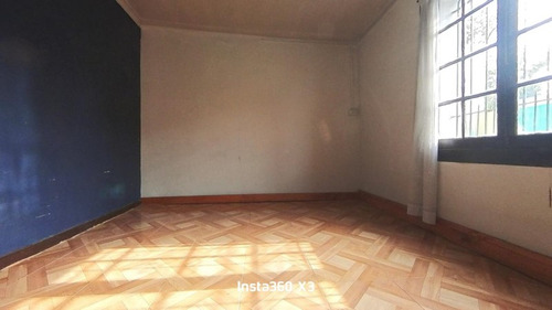 Amplia Casa Antigua Con Patio. Zona Residencial