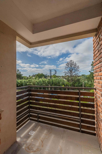 Apartamento En Alquiler De 2 Dormitorios Con Jardín Exclusivo