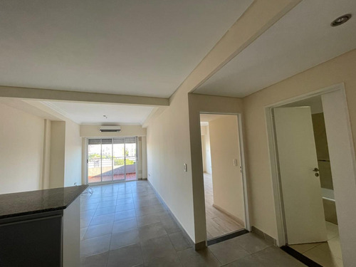 Dto De 2 Ambientes En Venta Al Frente Con Balcón