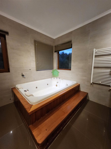 Hermosa Casa De 6 Dorm. En Parcela Para Arriendo En Valdivia