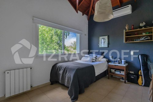 Impecable Casa En Barrio La Masia, Pilar