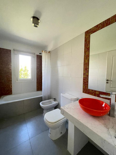 Casa En Alq. Anual - Santa Teresa, Villanueva - 5 Amb - A La Laguna Con Muelle