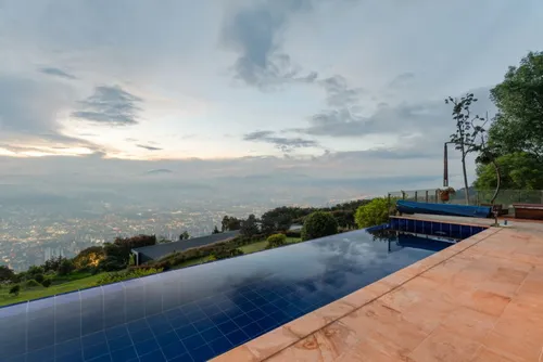 Casa En Venta En Las Palmas. Cod V11168