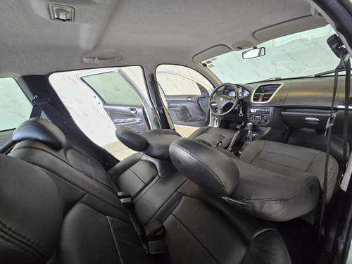 Peugeot 207 1.4 Xr Flex 5p