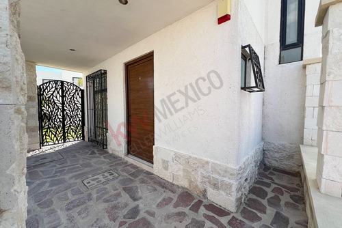 Casa En Venta Con Terreno Excedente En Un Residencial Muy Tranquilo Y Seguro En La Zona Norte De ...
