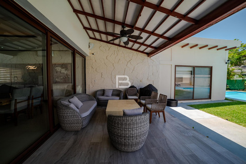 Casa En Venta En Residencial Lagos Del Sol