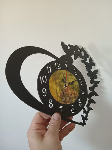 Reloj De Corazon Con Mariposas Negro Amarillo