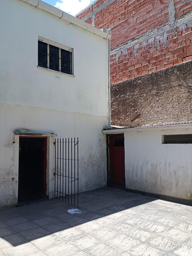 Casa Con Amplio Lote En Punta Lara