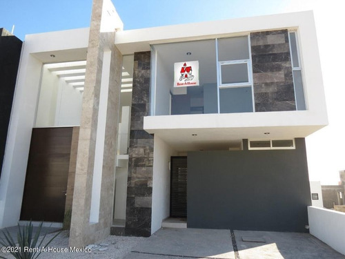 Imagen 1 de 13 de Juriquilla Casa En Venta De 3 Recamaras Con Jardin