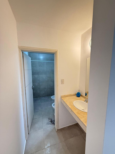 Venta Departamento 1 Dorm, Zona Centro, Con Patio. Oportunidad Inversion