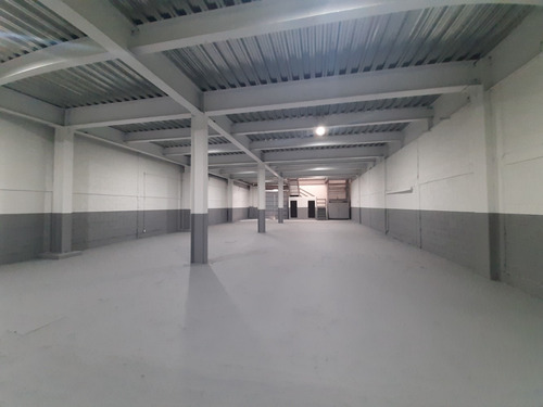 Imagen 2 de 11 de Bodega Con Oficinas Dentro De Parque A 200 Metros Del Metro