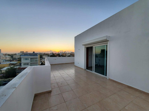 Pent House, 3 Habs, 3.5 Baños, 2 Parqueos, 2 Terrazas, 239 M