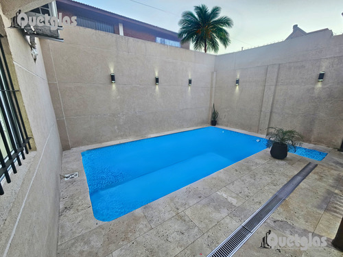 Venta Casa De 4 Ambientes, Con Garaje, Piscina Y Quincho Ap