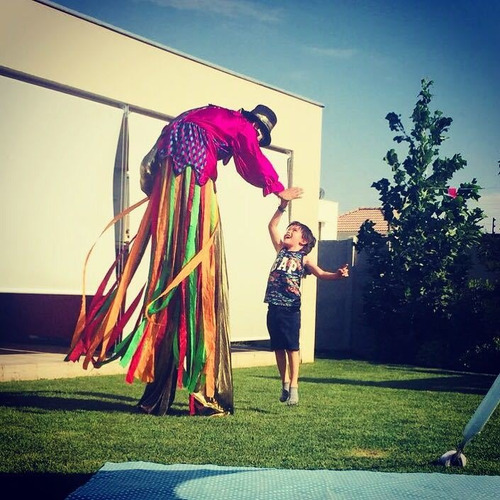 Imagen 3 de 10 de Fiestas De Cumpleaños,zanquistas, Zancos, Malabaristas,fiest