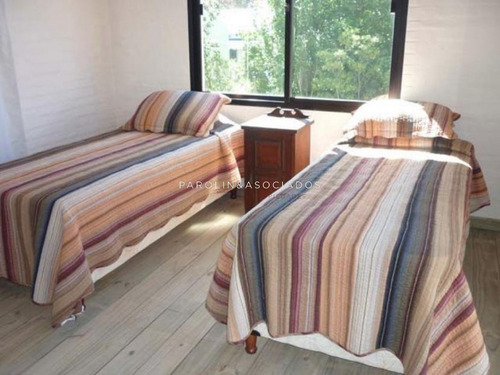 Casa En Venta De 4 Dormitorios En Punta Del Este - Ref: 3802