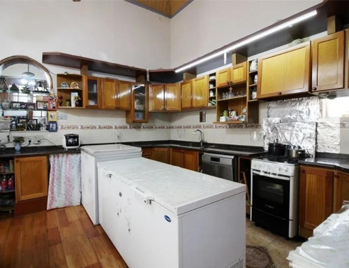 Vendo Casa 9 Dormitorios En Barrio Sur.