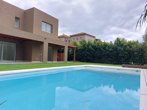 Casa En Venta Ubicado En Barbarita, General Pacheco, Tigre