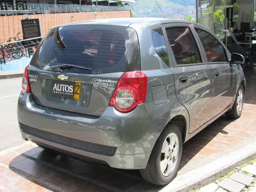 Chevrolet Aveo Emotion Cc1600 Mecanico 5 P Hatchback 83hp