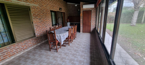 Casa Quinta En Venta 4 Ambientes González Catan Con Jardin Y Pileta