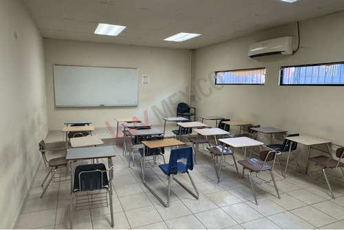 Terreno Con Edificio Comercial En Venta Ubicado En Centro Civico