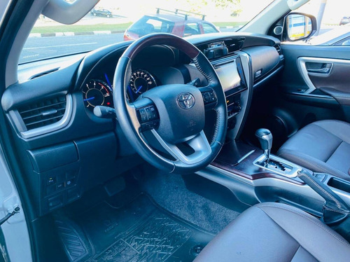 Imagem 9 de 15 de Toyota Hilux Sw4 2.8 Srx 4x4 7 Lugares 16v Turbo