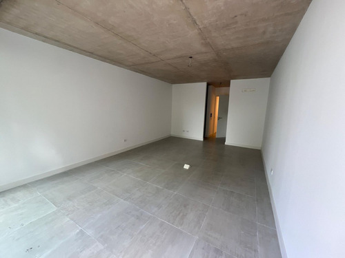 Venta Oficina C/cochera Y Balcón- P. Leloir