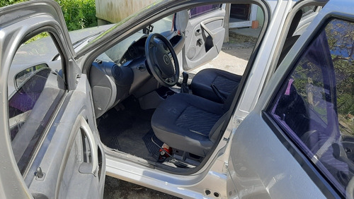 Renault Logan 2011 1.0 16v Authentique Hi-flex 4p