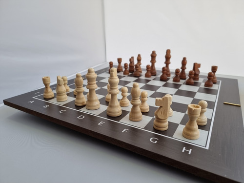Imagen 1 de 2 de Juego De Ajedrez Y Tablero De Madera Con Nomenclatura 40x40